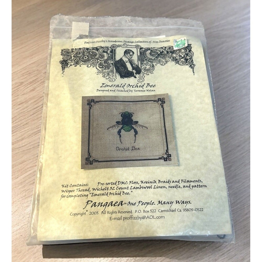 Professor Fizzby's Wonderous Strange Collection of Wee Beasties *Emerald Bee*